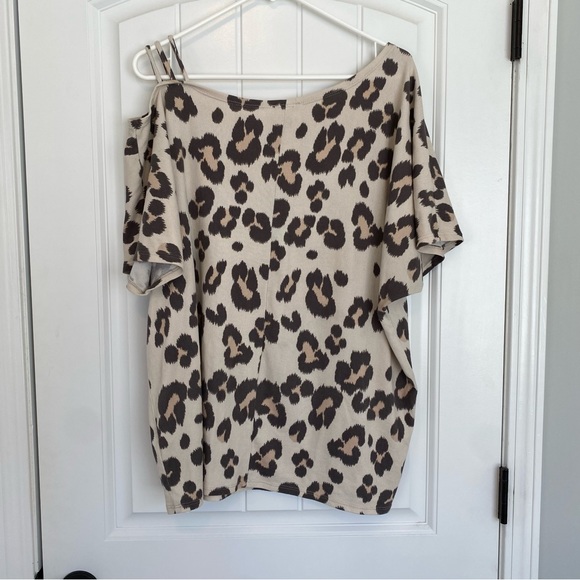 💋SOLD💋Bibi Women’s Animal Print Off the Shoulder Top Size XL - Picture 6 of 6